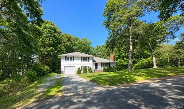 $1,150,000 | 185 Holden Avenue, Cutchogue, NY 11935