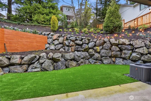 $11,500 | 332 13th Avenue, Kirkland, WA 98033