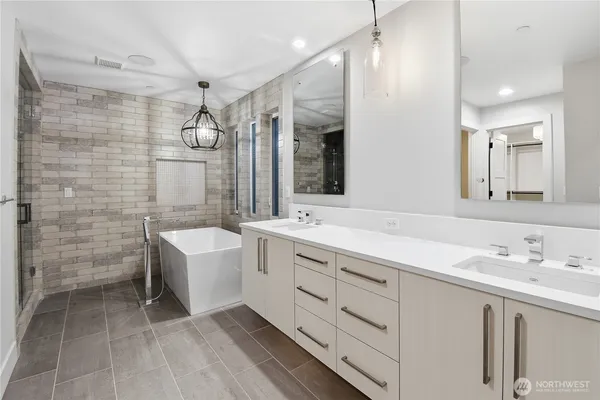 $11,500 | 332 13th Avenue, Kirkland, WA 98033