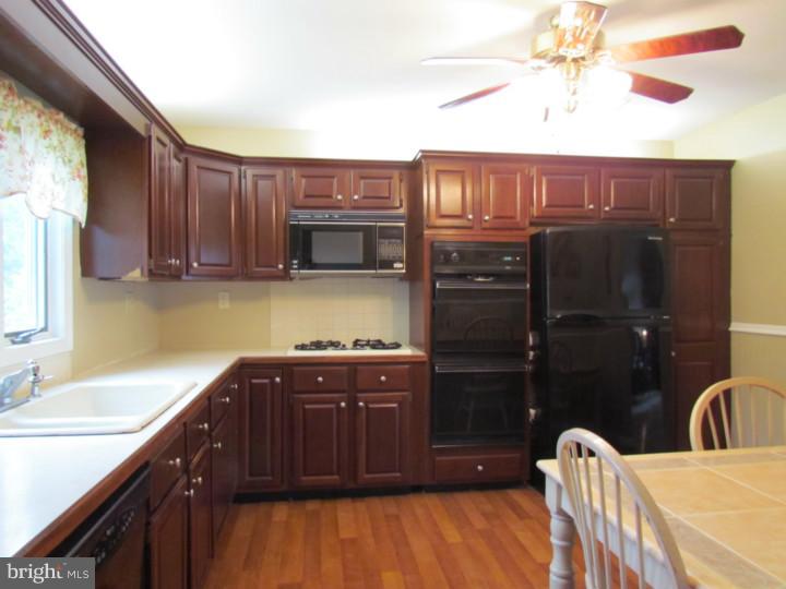 955 Newtown Road Warminster, PA 18974 - Photo 11 of 25 Kitchen