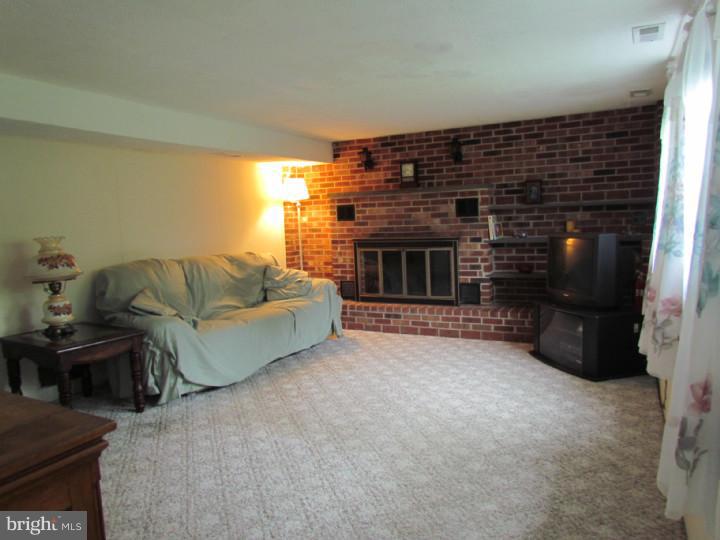 955 Newtown Road Warminster, PA 18974 - Photo 13 of 25 Family Room