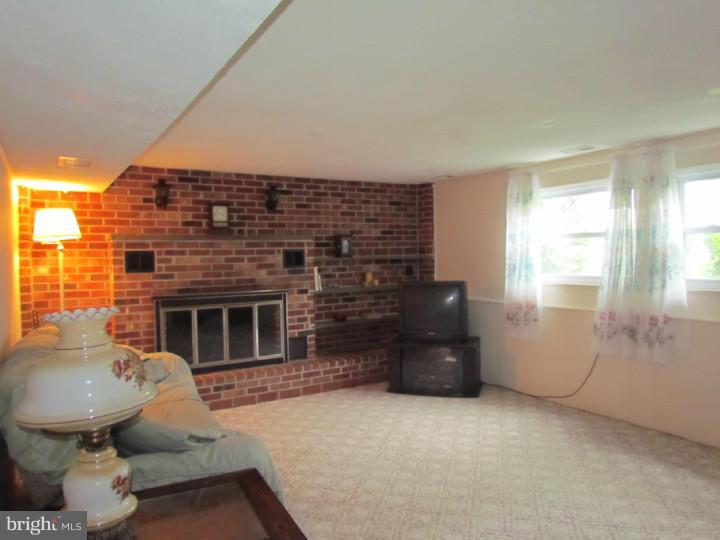 955 Newtown Road Warminster, PA 18974 - Photo 14 of 25 Family Room