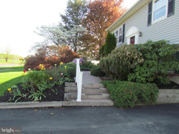 955 Newtown Road Warminster, PA 18974 - Photo 3 of 25 Exterior