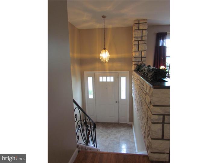 955 Newtown Road Warminster, PA 18974 - Photo 4 of 25 Foyer