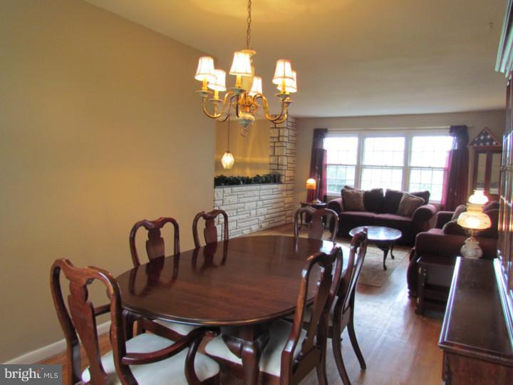 955 Newtown Road Warminster, PA 18974 - Photo 9 of 25 Dining Room