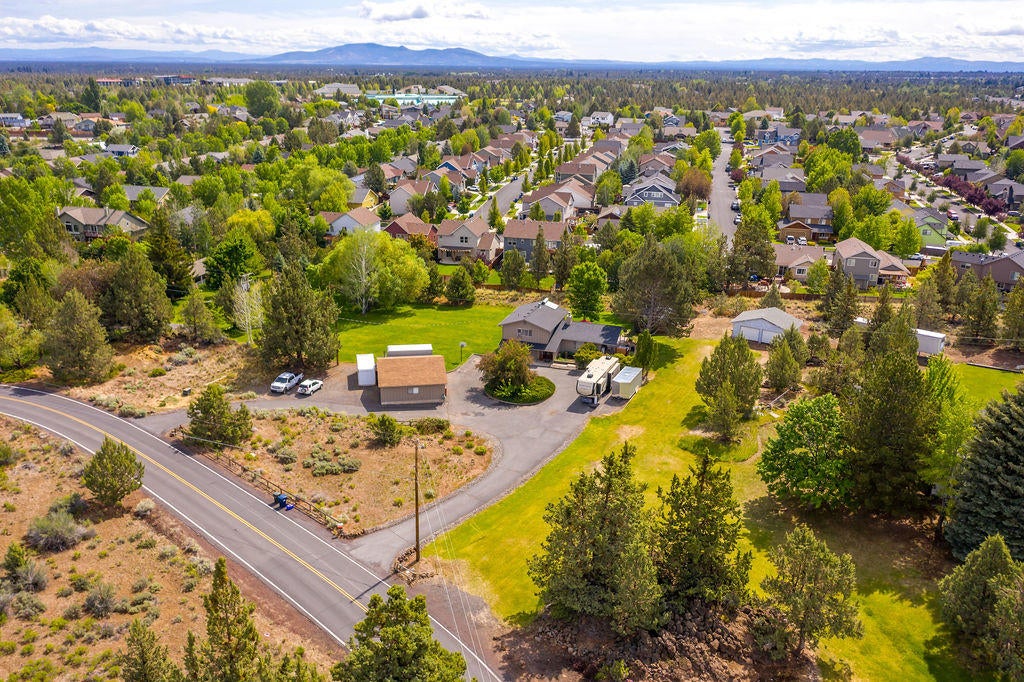 63480 Vogt Road Bend, OR 97701 - Photo 1 of 28 RileyVisuals-59