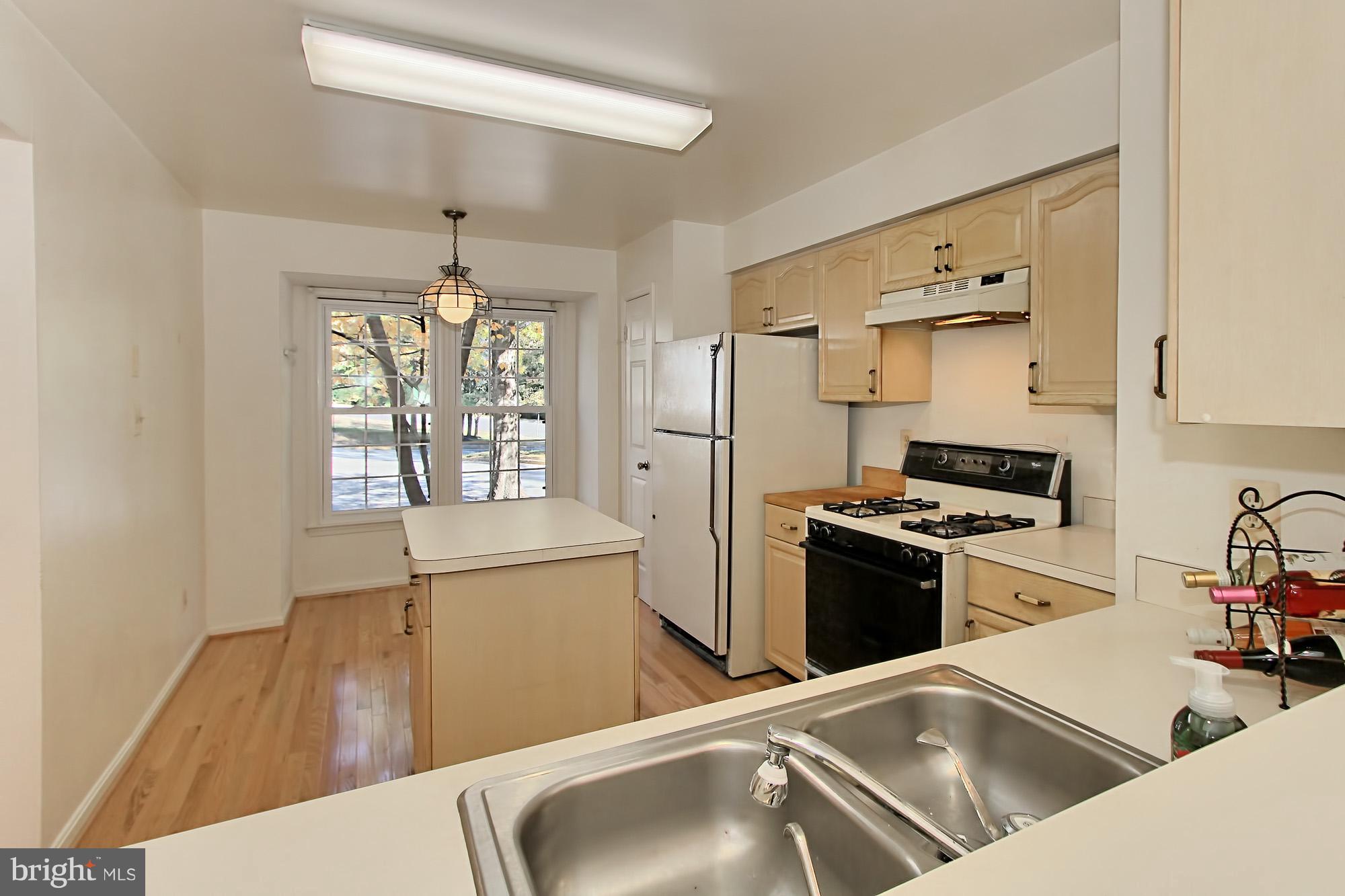 8705 Stone Hill Place Springfield, VA 22153 - Photo 8 of 30 Kitchen
