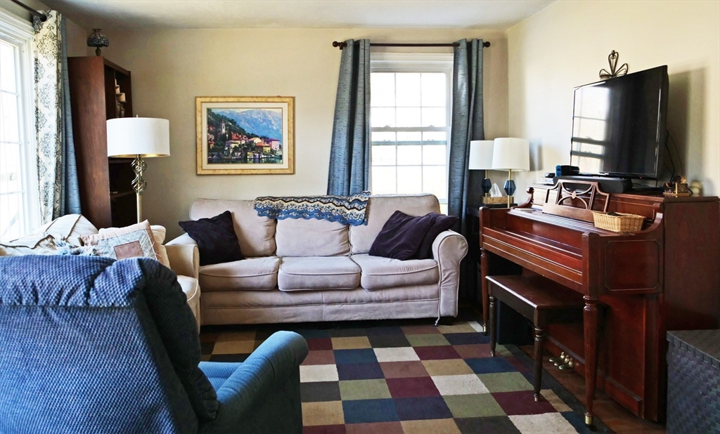 171 Dorset Street Springfield, MA 01108 - Photo 3 of 18 Gallery Image 3