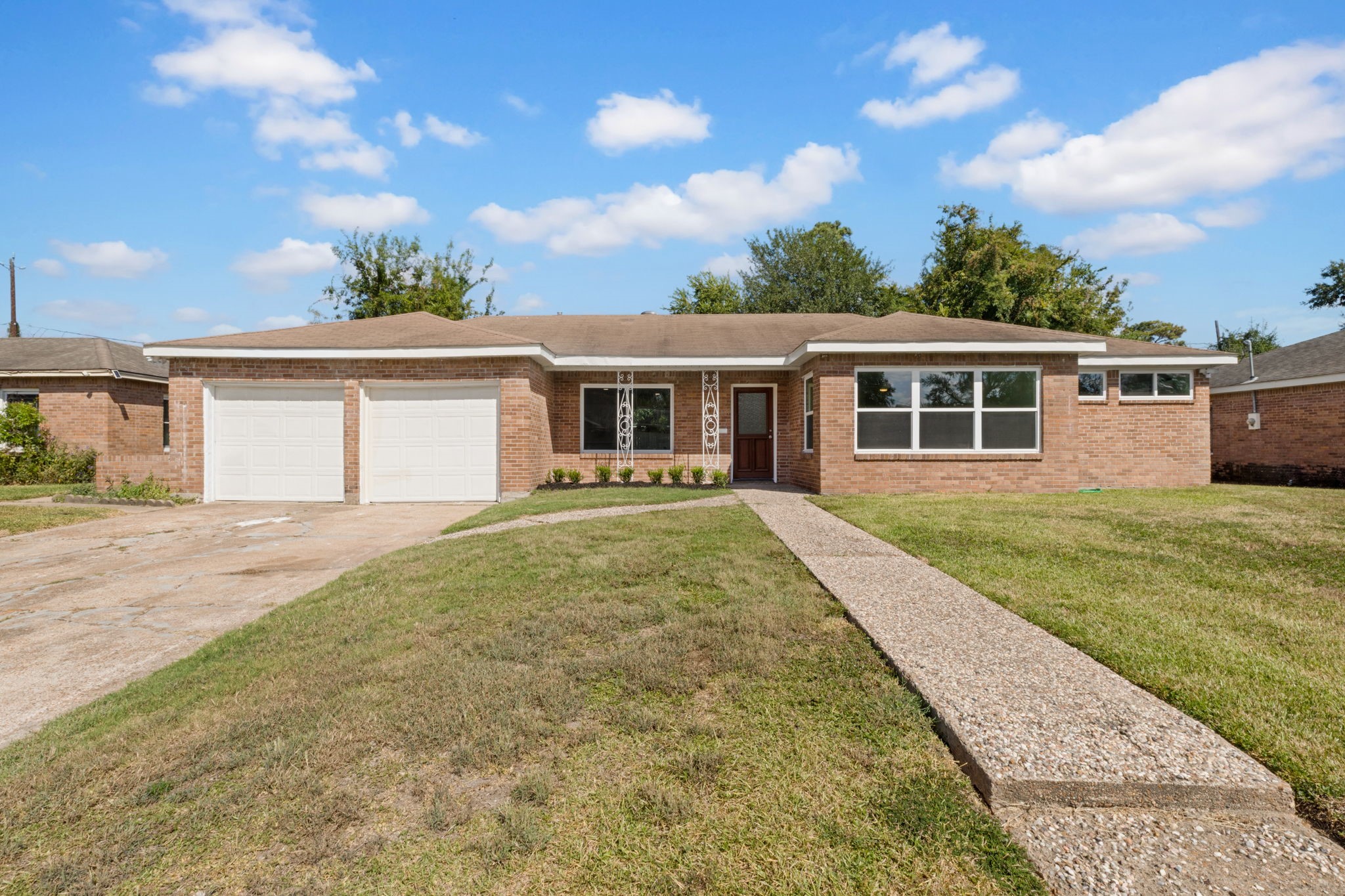 3511 Arbor Street Houston, TX 77004 - Photo 1 of 17 front view of a house with a yard