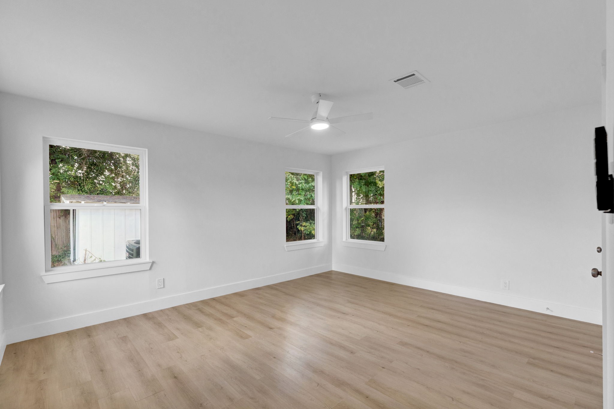 3511 Arbor Street Houston, TX 77004 - Photo 13 of 17 a view of an empty room with wooden floor and a window