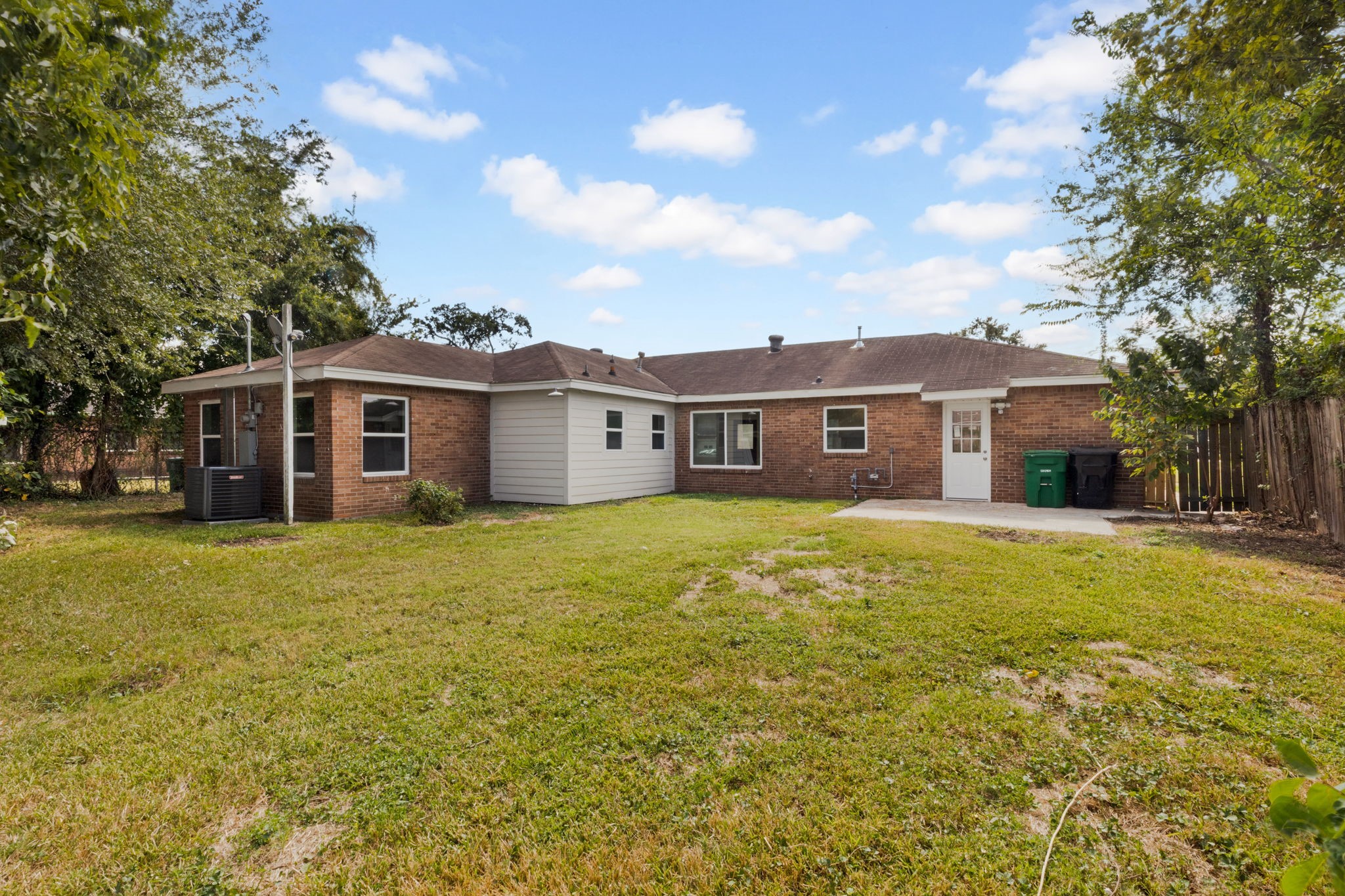 3511 Arbor Street Houston, TX 77004 - Photo 17 of 17 a front view of a house with a garden