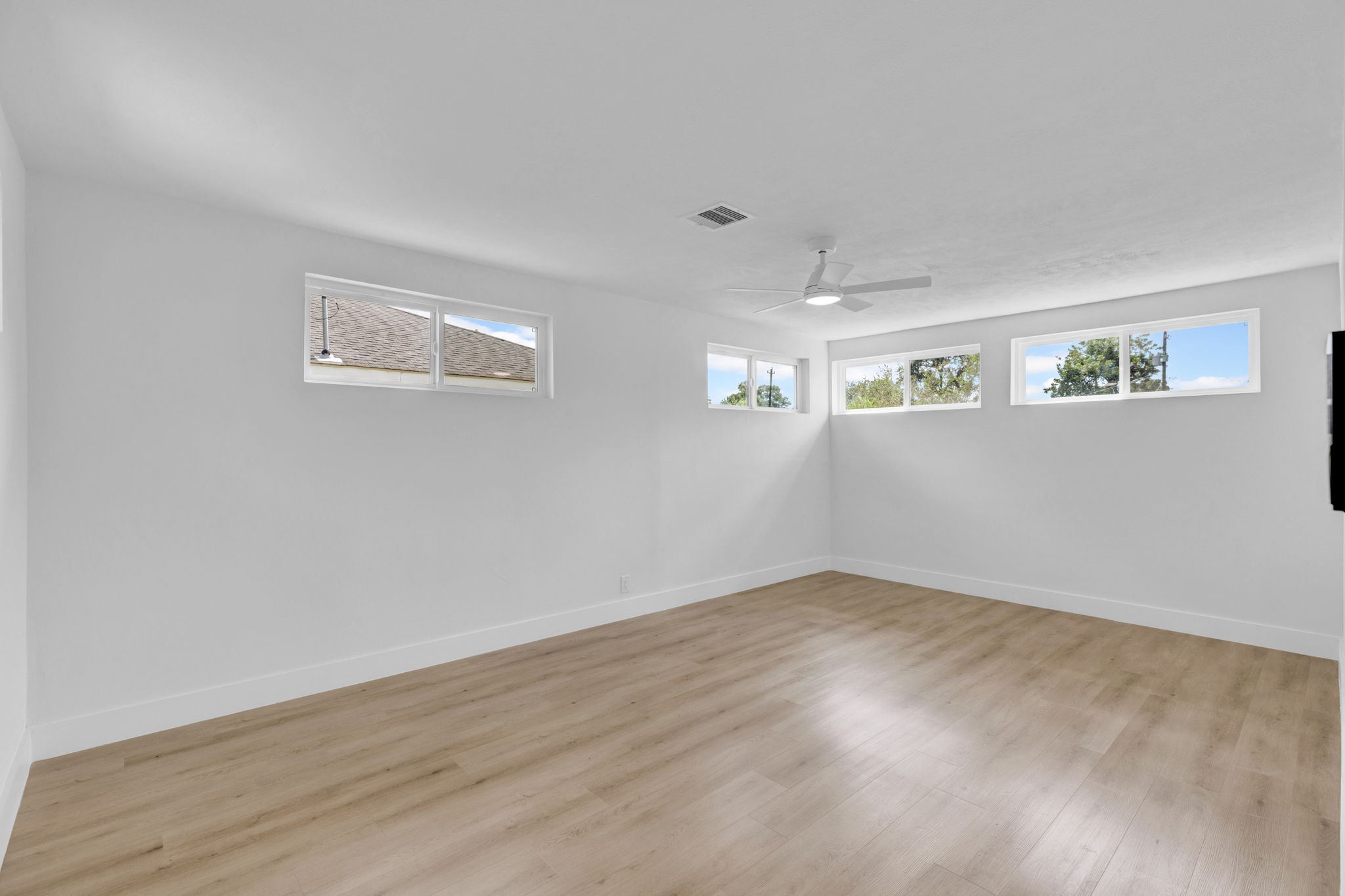3511 Arbor Street Houston, TX 77004 - Photo 10 of 17 an empty room with windows