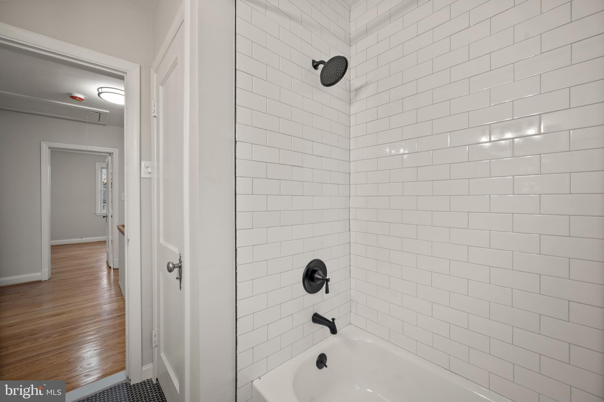 323 Stratford Road Baltimore, MD 21228 - Photo 22 of 35 a bathroom with a bathtub