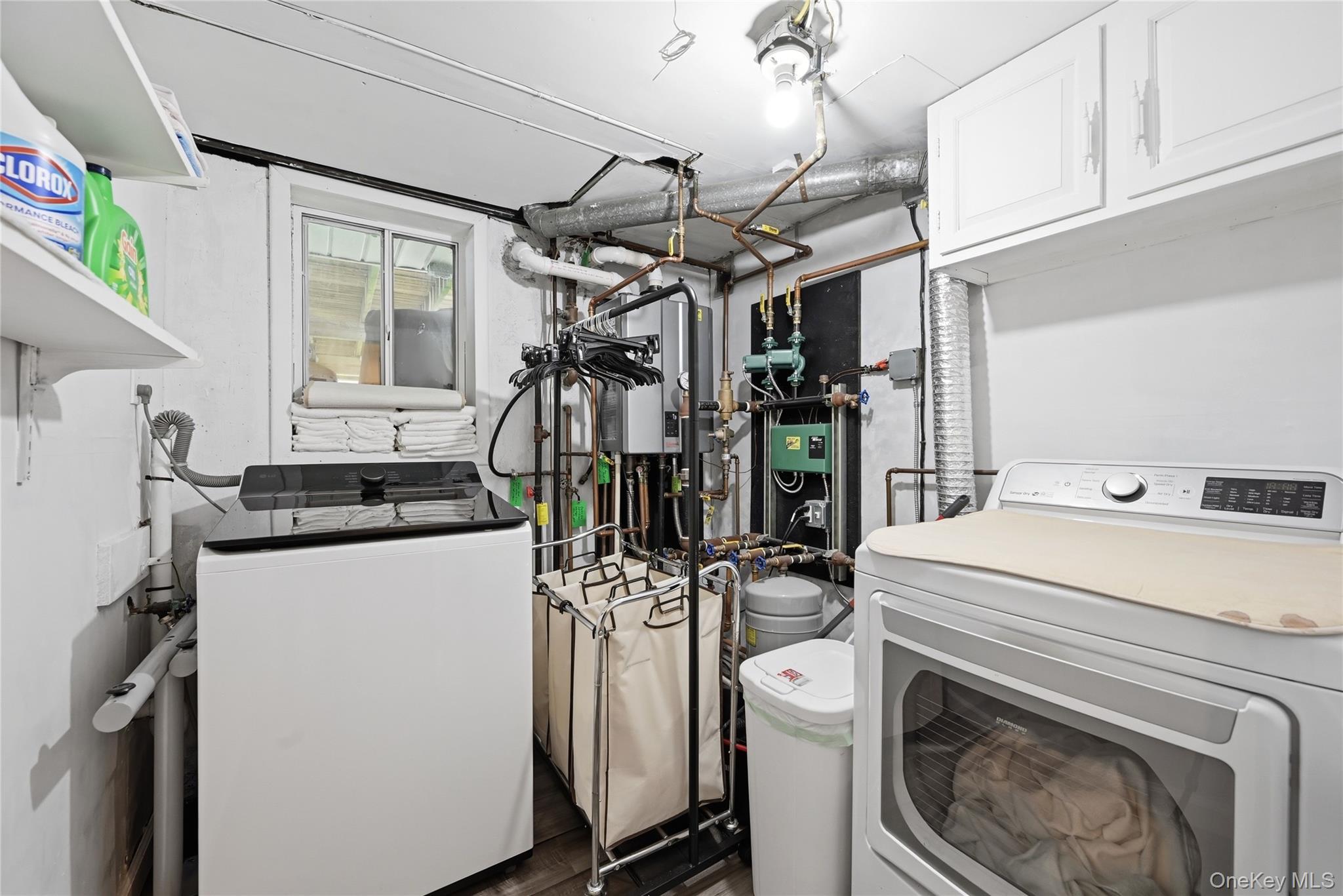 35 Randall Road Shoreham, NY 11786 - Photo 19 of 32 a utility room with dryer and washer
