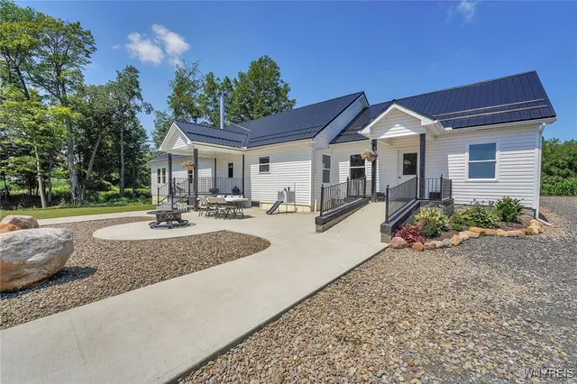 $324,900 | 11775 Lapp Road, Hume, NY 14735