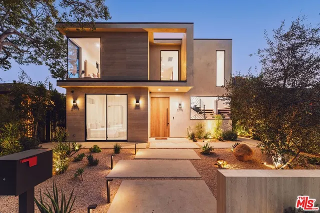 $4,599,000 | 2115 Walnut Avenue, Venice, CA 90291