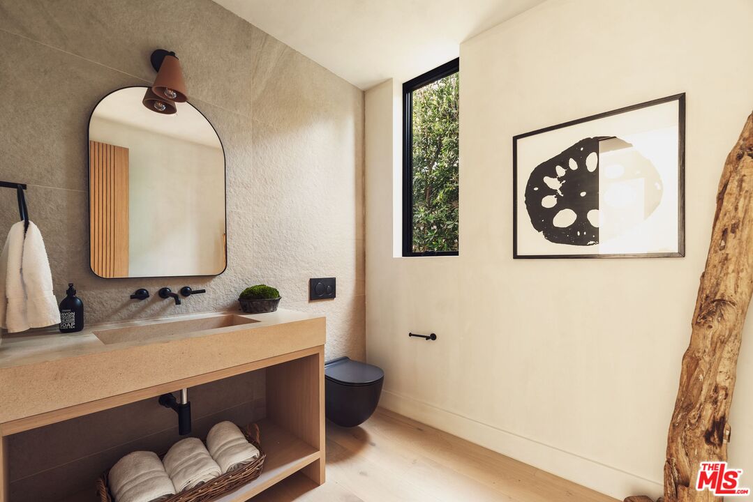 2115 Walnut Avenue Venice, CA 90291 - Photo 18 of 43