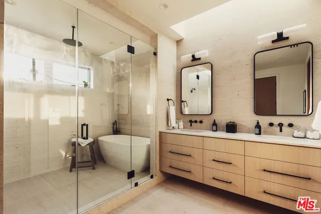 $4,599,000 | 2115 Walnut Avenue, Venice, CA 90291