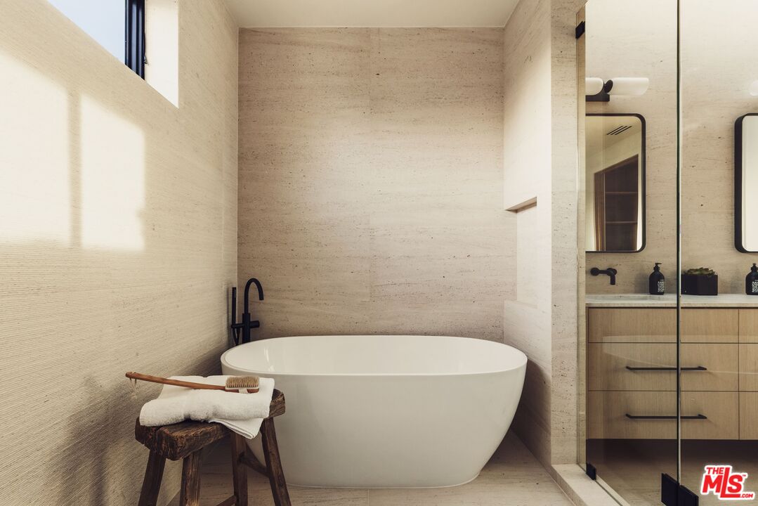 2115 Walnut Avenue Venice, CA 90291 - Photo 29 of 43