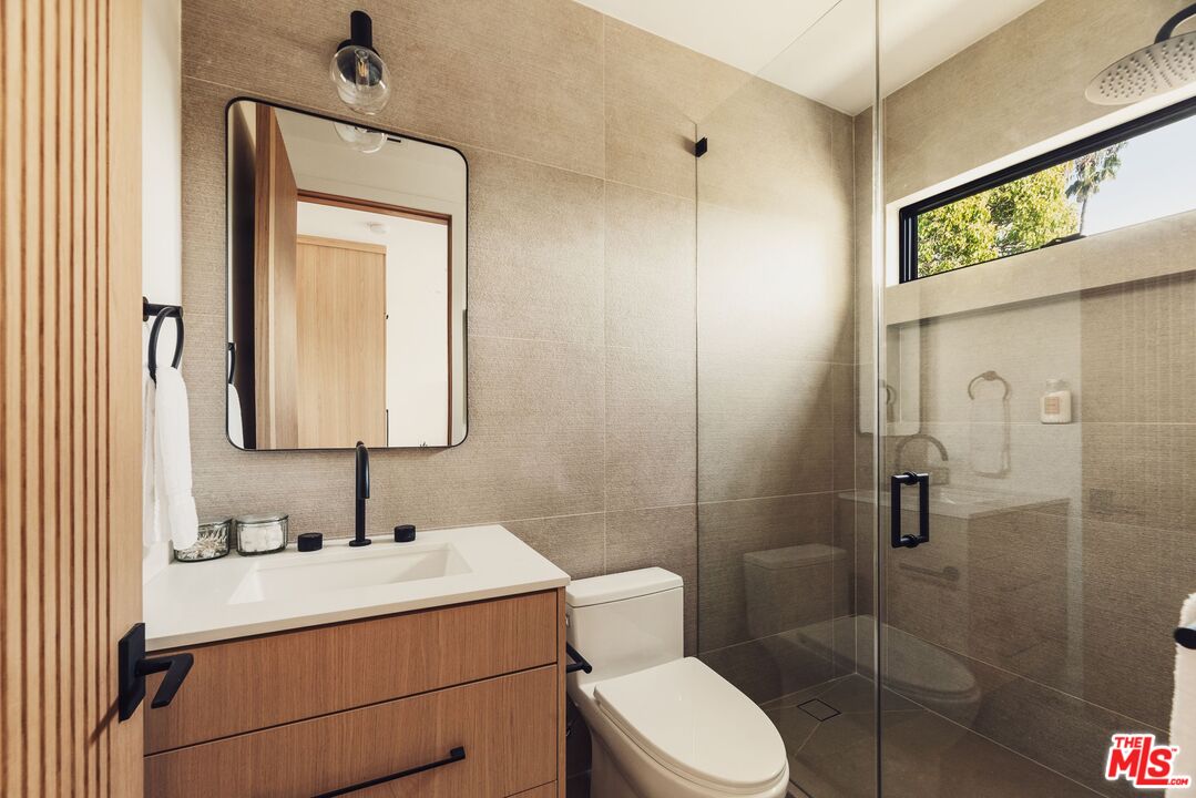 2115 Walnut Avenue Venice, CA 90291 - Photo 35 of 43