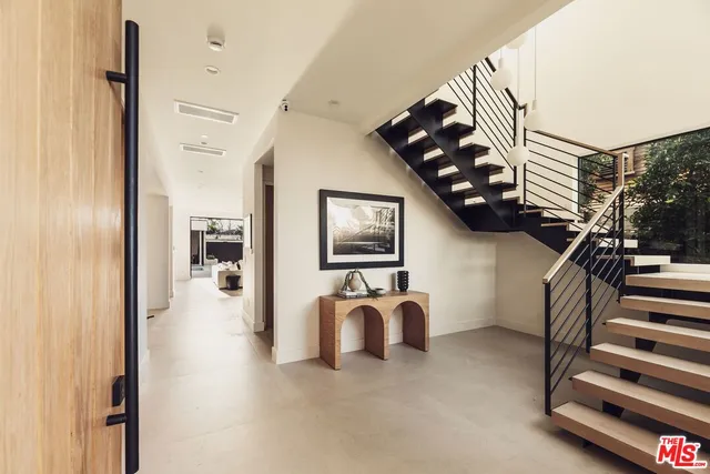 $4,599,000 | 2115 Walnut Avenue, Venice, CA 90291