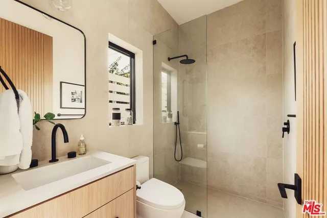 $4,599,000 | 2115 Walnut Avenue, Venice, CA 90291