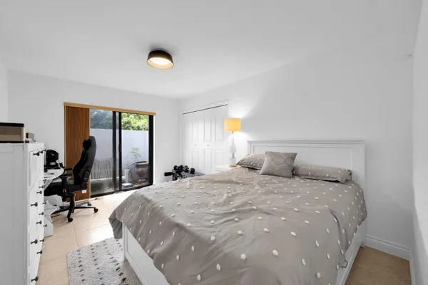 $9,500 | 4320 St Charles Way, Boca Raton, FL 33434