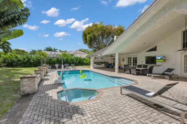 $9,500 | 4320 St Charles Way, Boca Raton, FL 33434