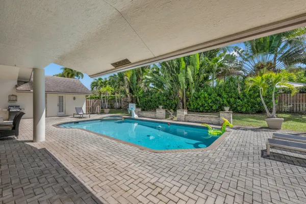 $9,500 | 4320 St Charles Way, Boca Raton, FL 33434