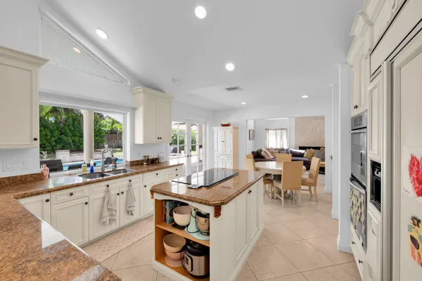 $9,500 | 4320 St Charles Way, Boca Raton, FL 33434