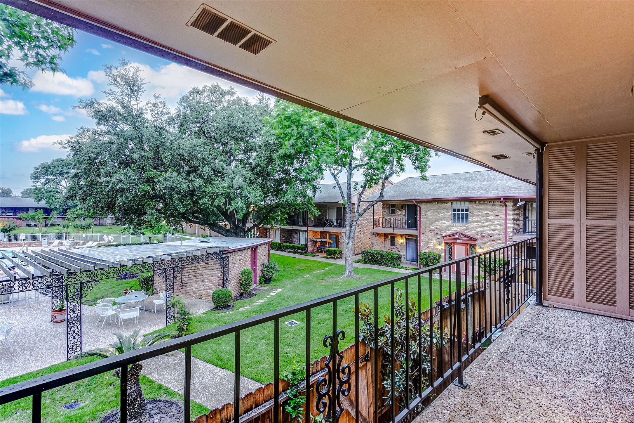 7600 Burgoyne Road, Unit 159 Houston, TX 77063 - Photo 21 of 40 Primary suite balcony