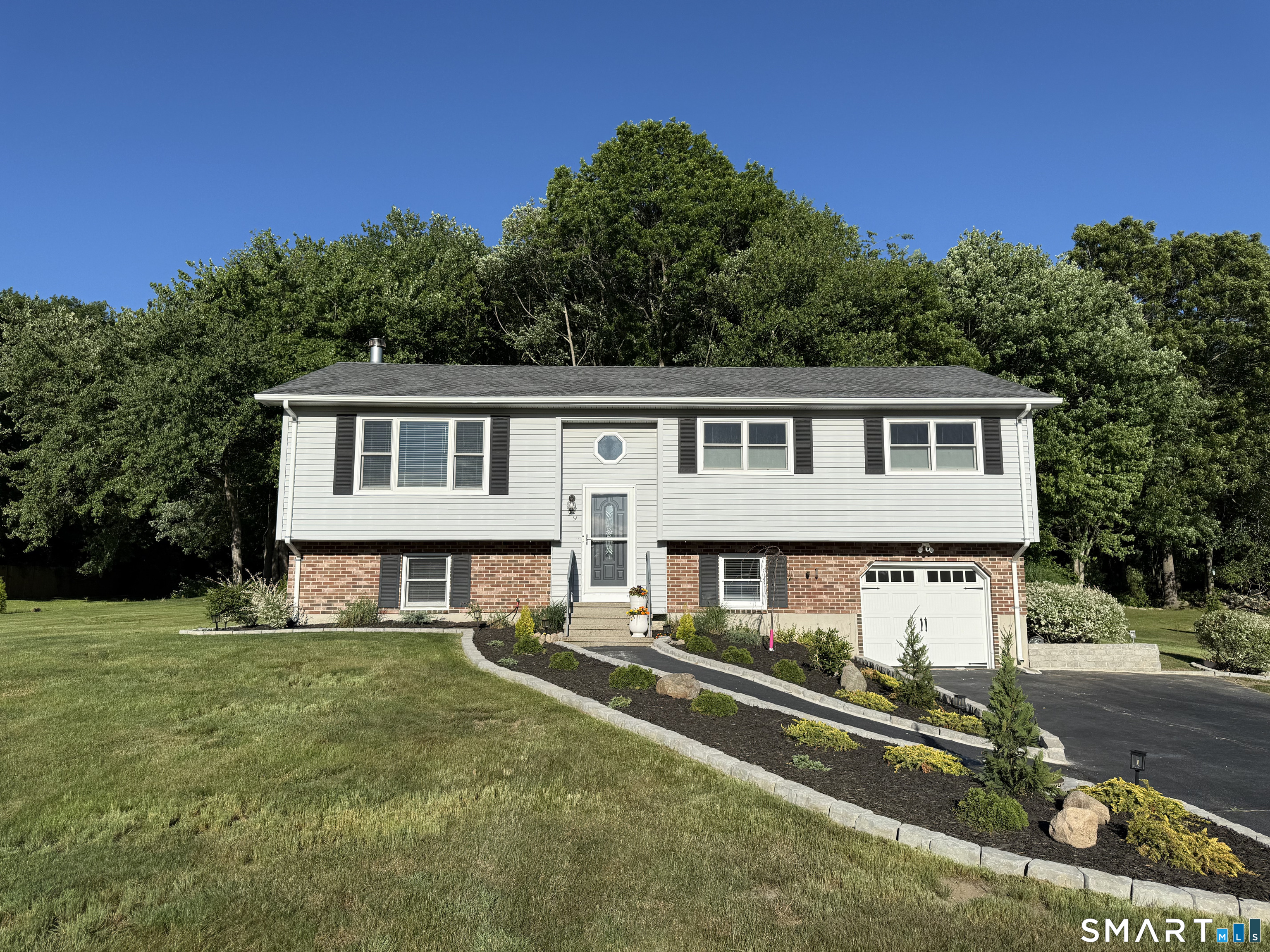 29 Deer Ridge Road Stonington, CT 06378 - Photo 3 of 40