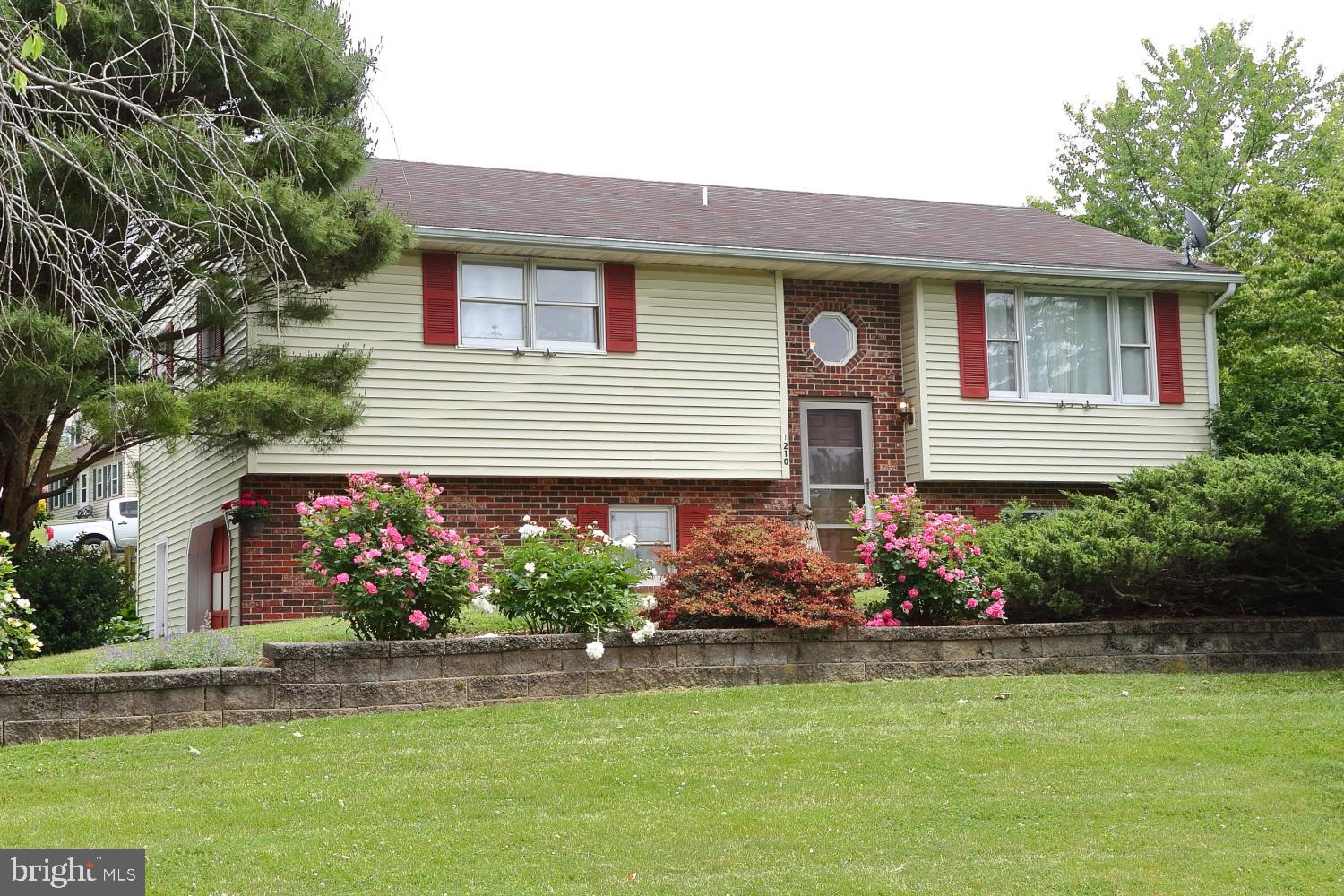 1210 West Lexington Road Manheim, PA 17545 - Photo 1 of 22 Front