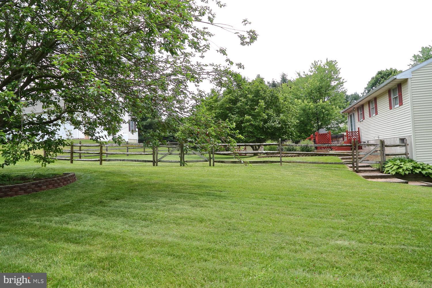 1210 West Lexington Road Manheim, PA 17545 - Photo 21 of 22 Yard