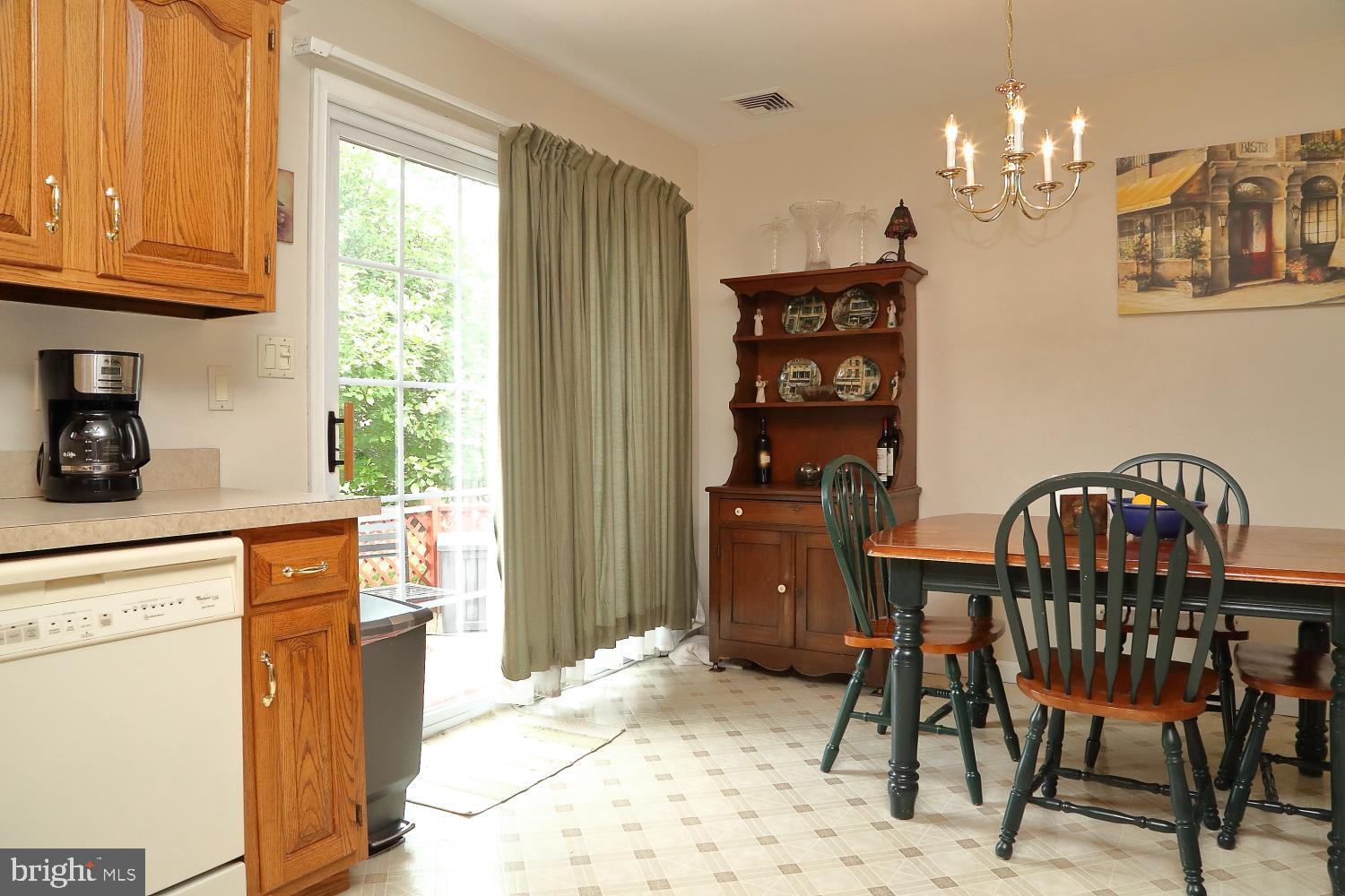 1210 West Lexington Road Manheim, PA 17545 - Photo 7 of 22 Dining