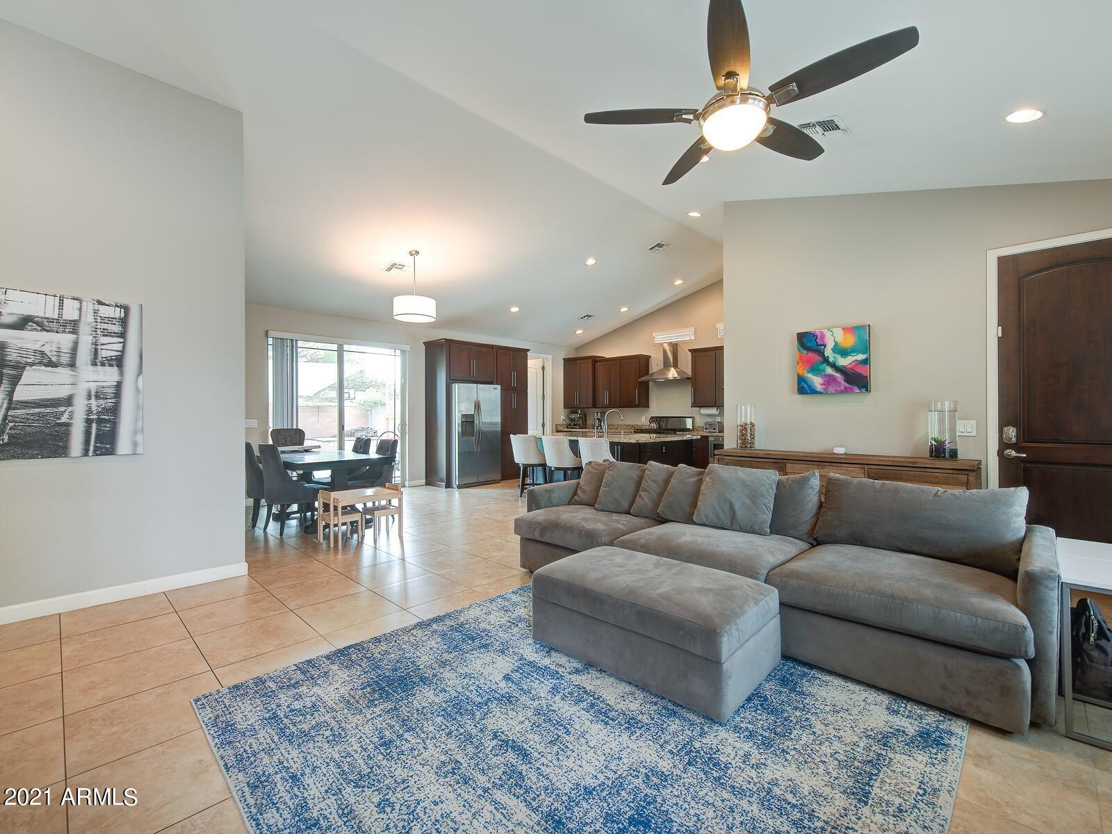 3627 East Piccadilly Road Phoenix, AZ 85018 - Photo 3 of 26 Great Room