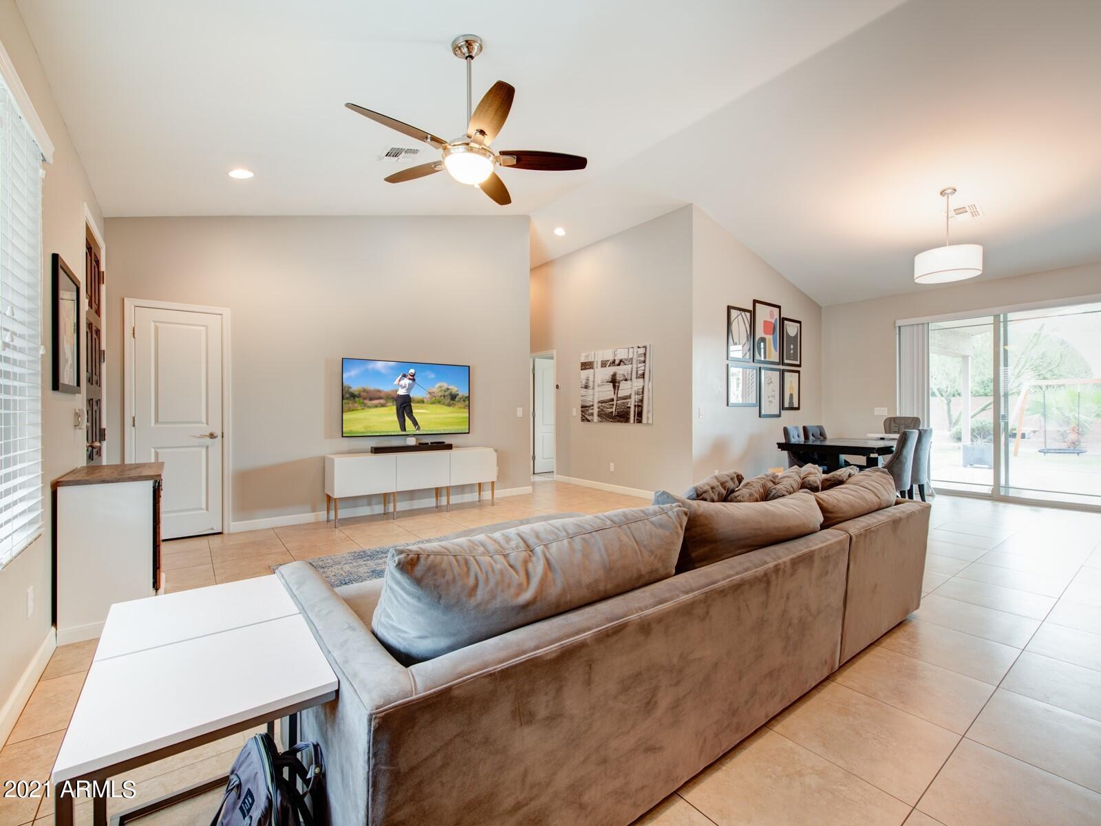 3627 East Piccadilly Road Phoenix, AZ 85018 - Photo 4 of 26 Great Room 2
