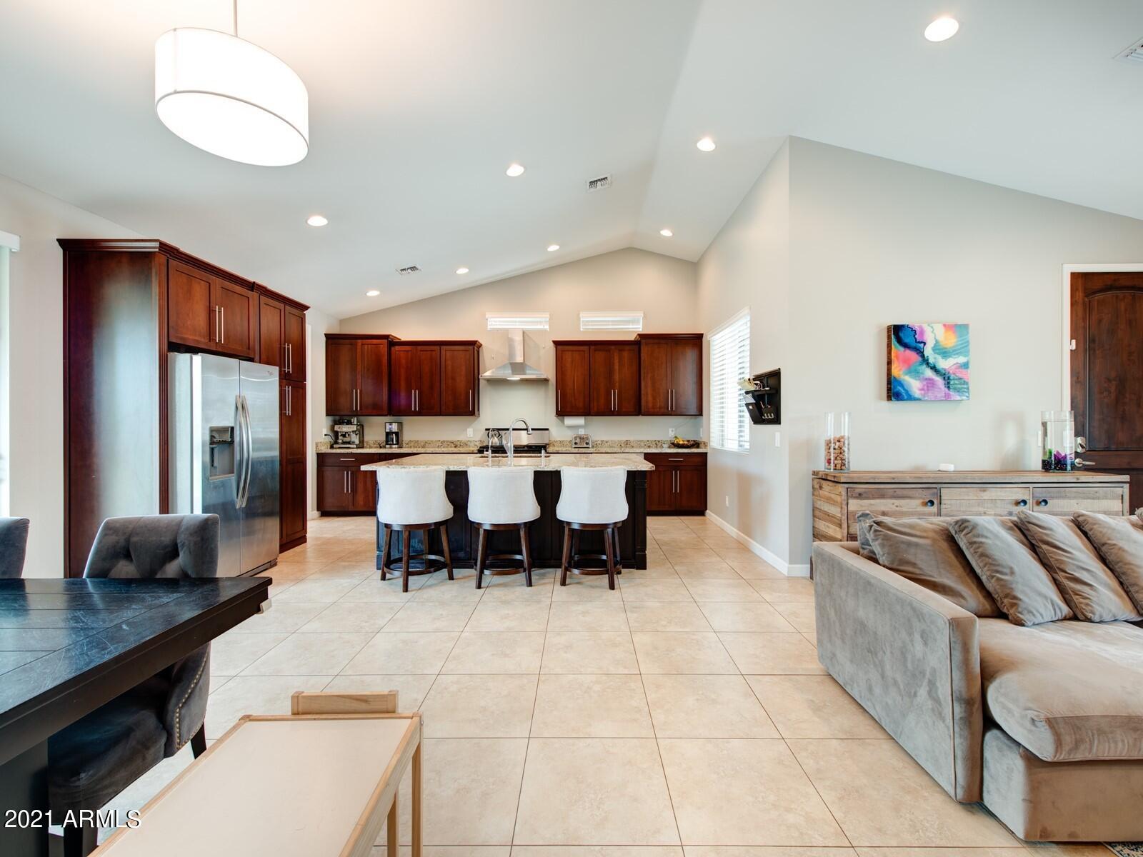 3627 East Piccadilly Road Phoenix, AZ 85018 - Photo 6 of 26 Great Room 4
