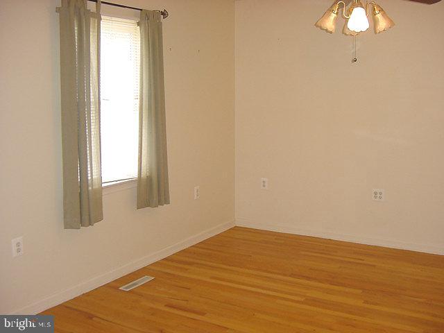 209 Williamsburg Road Sterling, VA 20164 - Photo 11 of 37 Master Bedroom