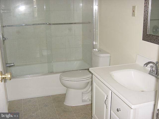 209 Williamsburg Road Sterling, VA 20164 - Photo 20 of 37 Full Bathroom 2
