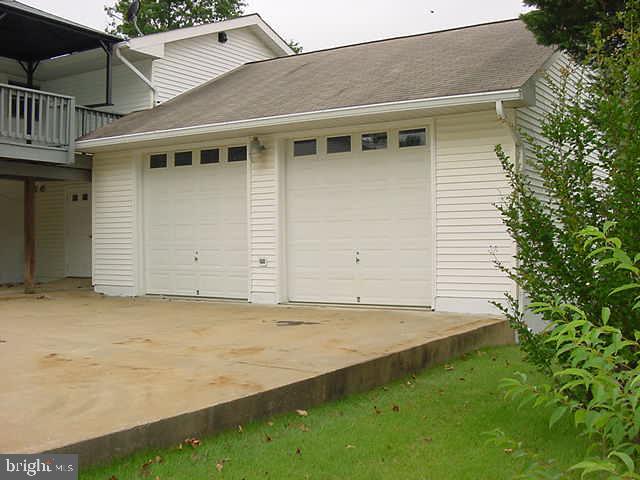 209 Williamsburg Road Sterling, VA 20164 - Photo 28 of 37 Hugh 28x28 Garage w/ 9' doors