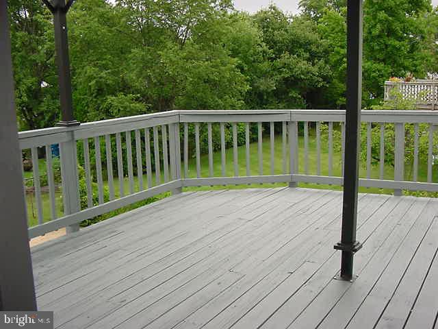 209 Williamsburg Road Sterling, VA 20164 - Photo 34 of 37 Covered Deck