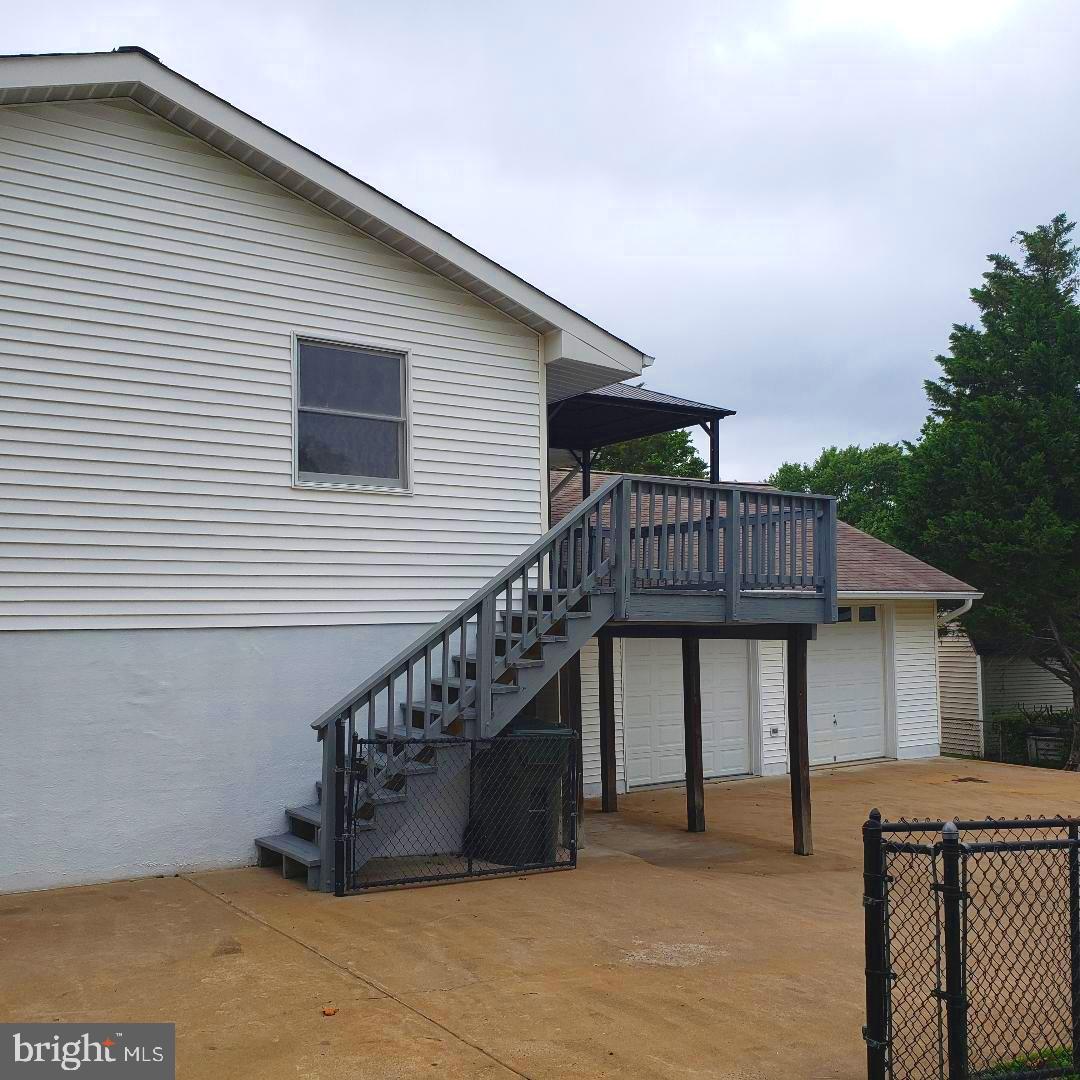 209 Williamsburg Road Sterling, VA 20164 - Photo 37 of 37 Covered Rear Deck