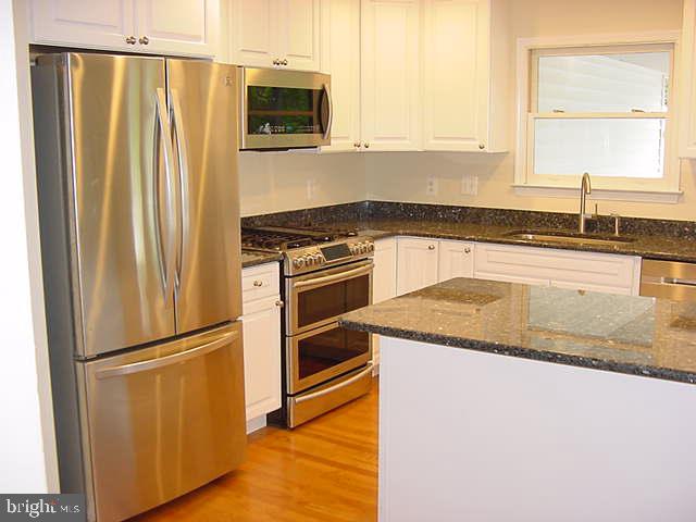 209 Williamsburg Road Sterling, VA 20164 - Photo 7 of 37 Gourmet Kitchen w/ Stainless & Granite