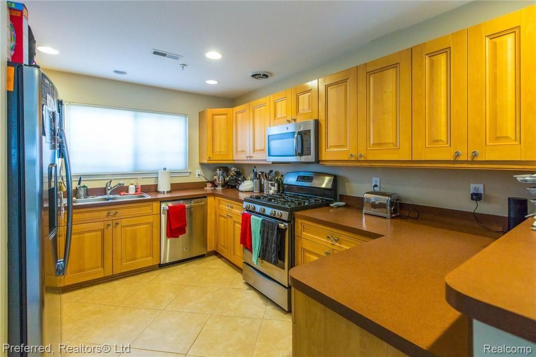 16922 Farmington Road Livonia, MI 48154 - Photo 24 of 30 24.jpg