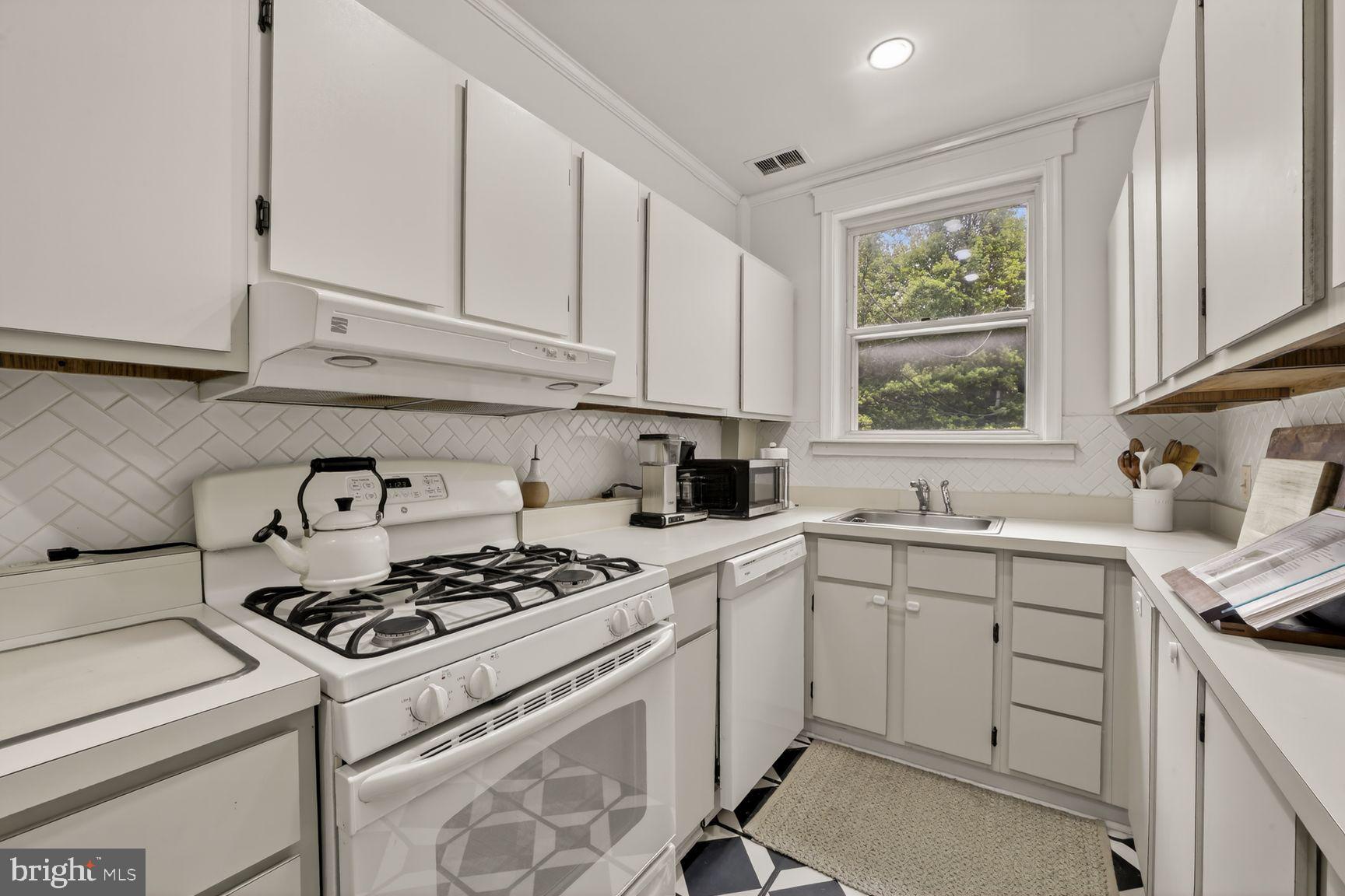 1605 44th Street Northwest Washington, DC 20007 - Photo 11 of 29 Kitchen