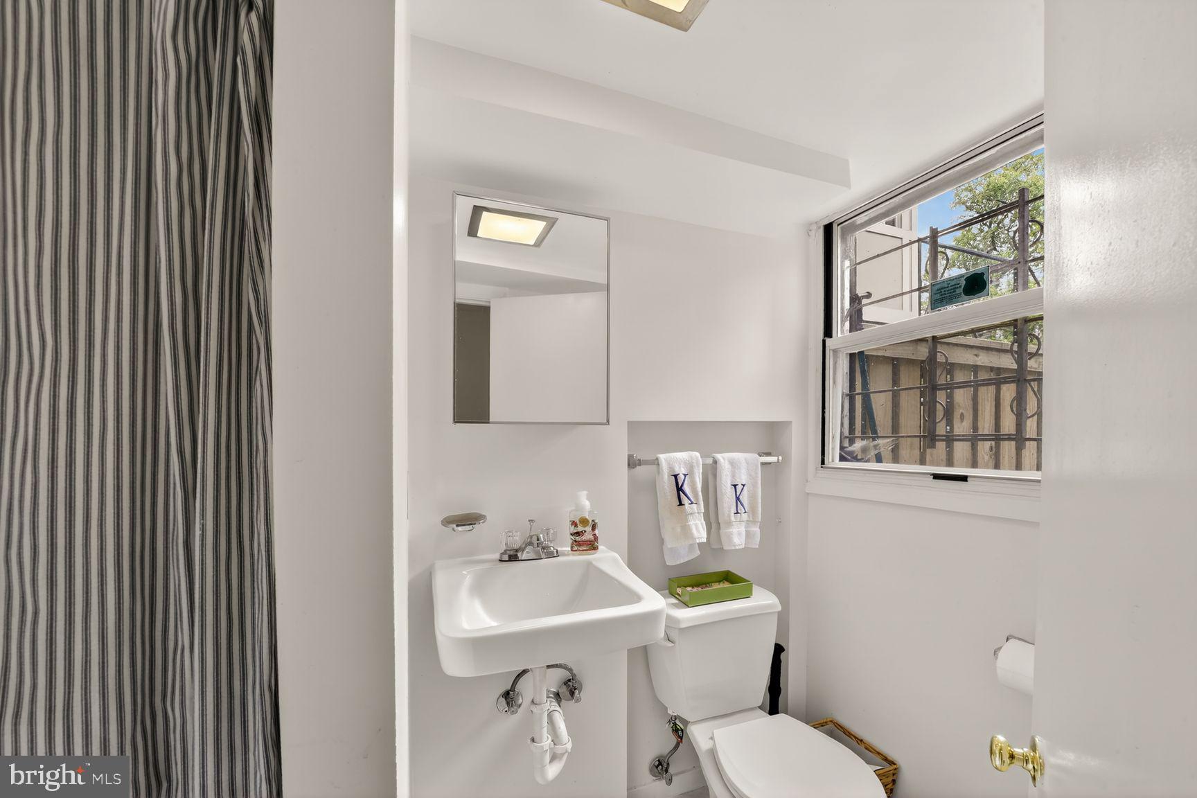 1605 44th Street Northwest Washington, DC 20007 - Photo 22 of 29 Full Bathroom