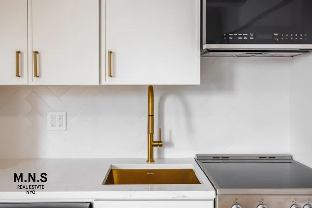 $4,821 | 244 West 72nd Street, Unit 4M | Upper West Side