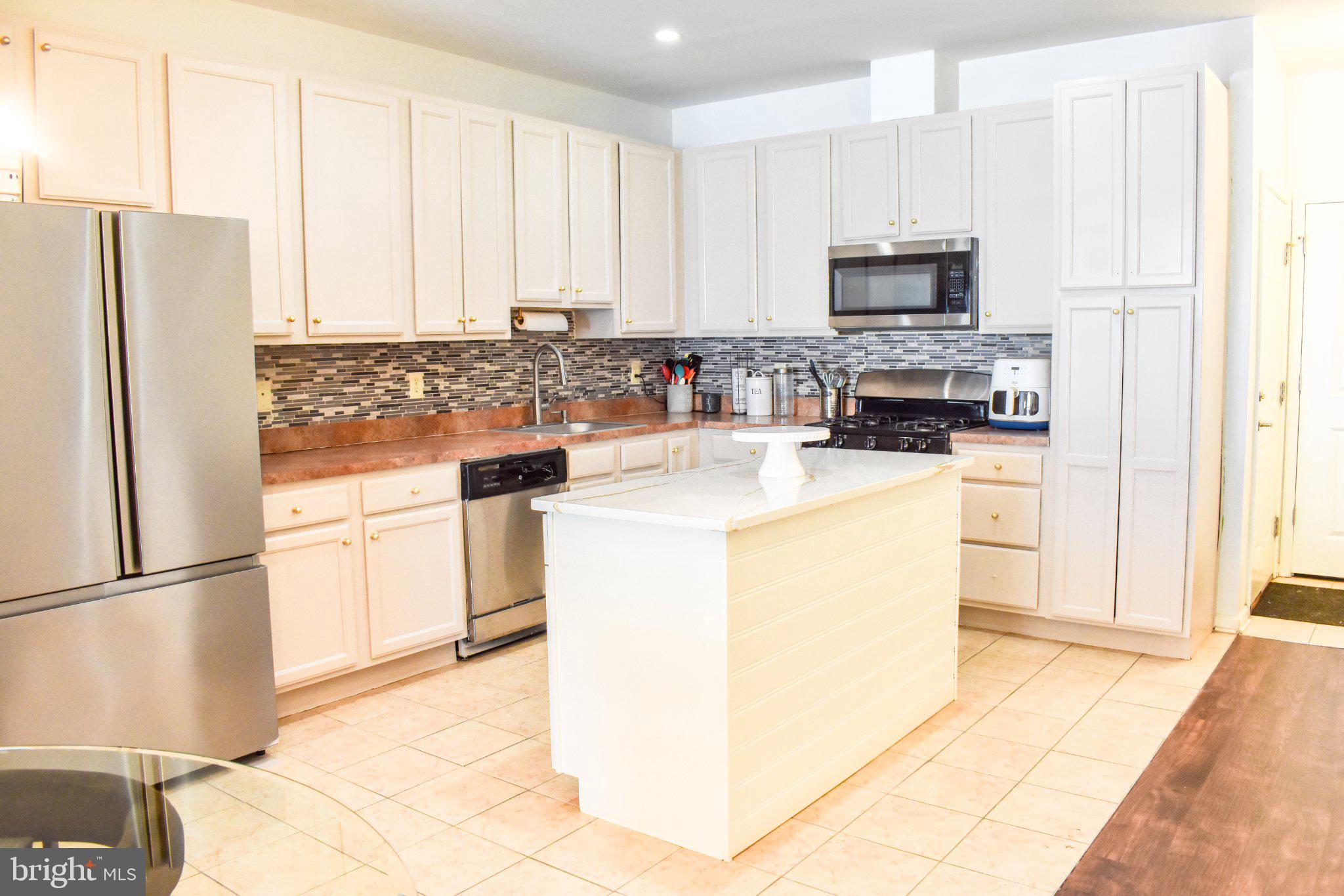 25 Rowand Way East Clementon, NJ 08021 - Photo 5 of 15 Modern kitchen with sleek finishes.