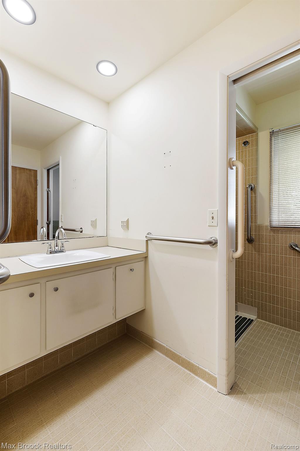 4550 Dow Ridge Road West Bloomfield, MI 48324 - Photo 30 of 46 Gallery Image 30